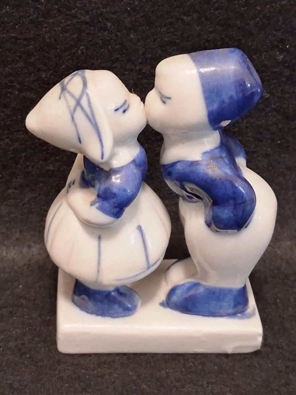 Vintage 1970s-80s Delft Blue Kissing Dutch Couple Figurine - Made in Holland